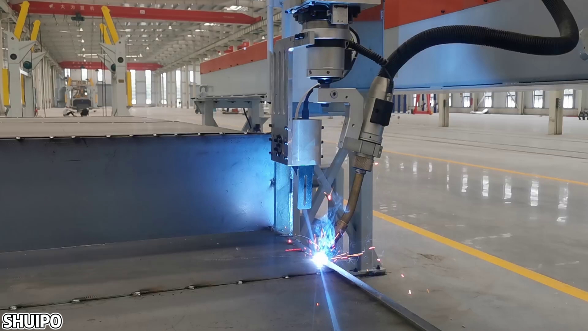 Cantilever bottom plate automatic welding machine