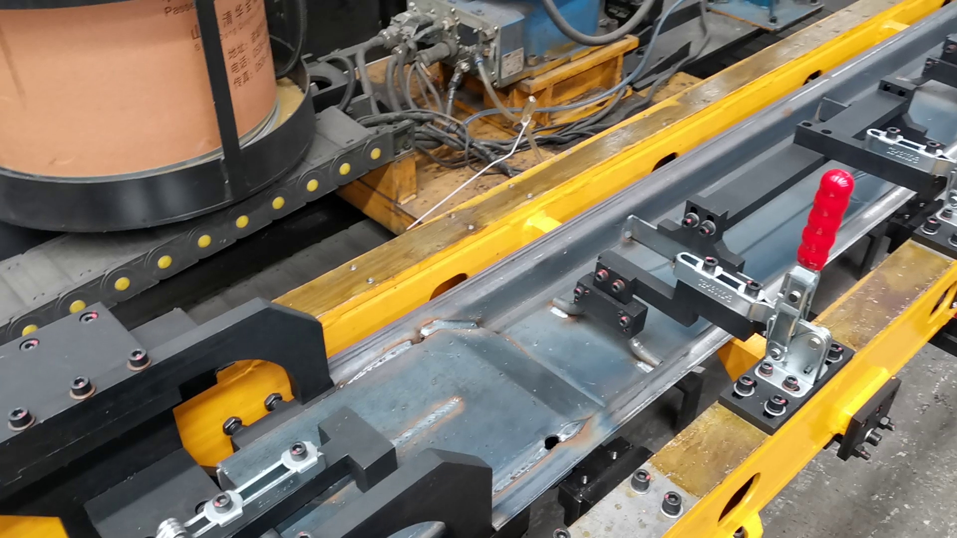 Neutral column welding workstation